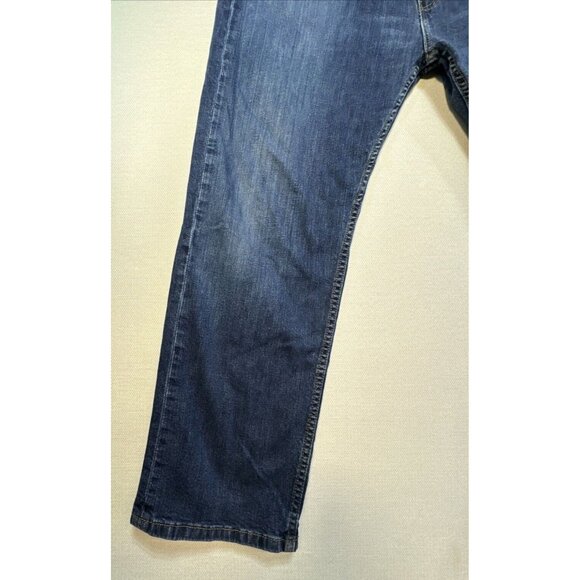 Levi's Men's 505 Regular Fit Jeans 42x30  Medium Wash Straight Leg - Picture 4 of 16